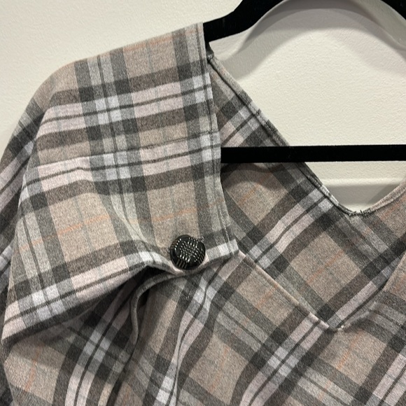 Plaid poncho or cape by indie brand Marz Dezign - Picture 4 of 9